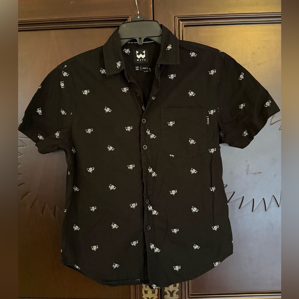 WXYZ Black Button Up Casual Skeleton Shirt w White Skull Print Size S ☠️